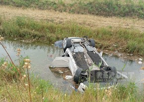 В Джалилабаде автомобиль упал в канал, пострадали 5 человек