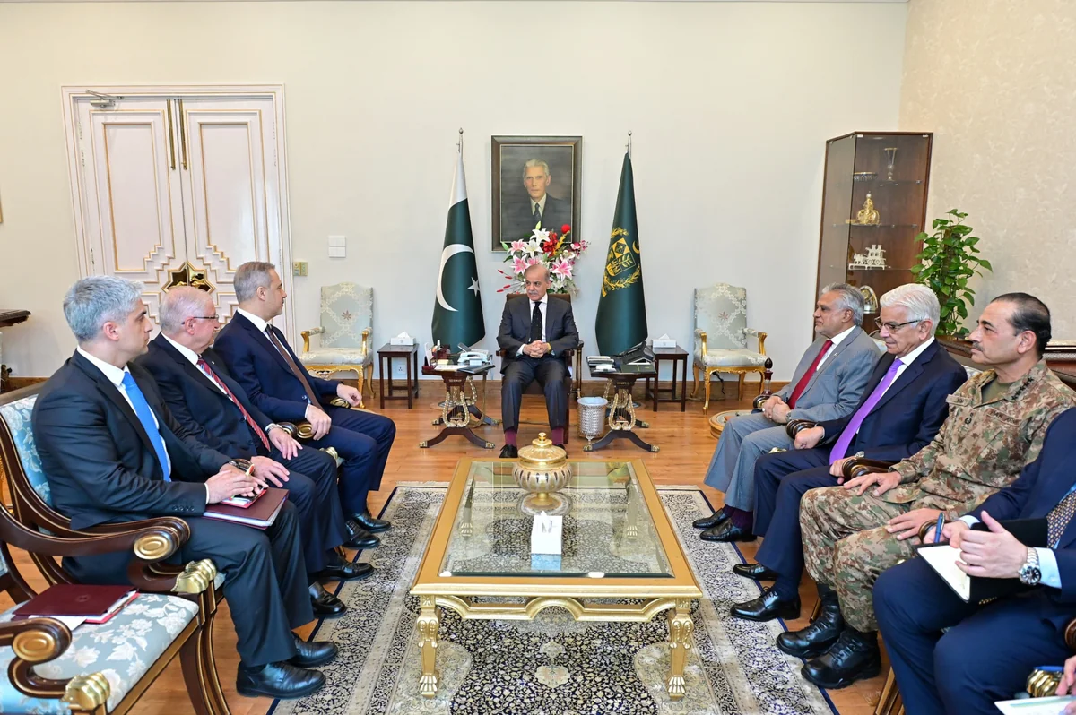 Shehbaz Sharif receives Hakan Fidan and Yasar Guler