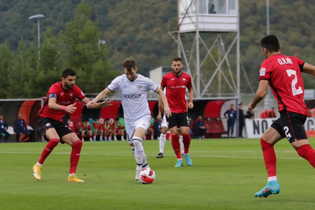 Qarabağın futbolçusu bir qolla iki yubileyi rəsmiləşdirib