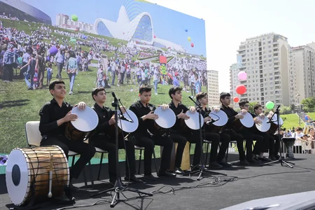 Heydər Əliyev Mərkəzinin parkında Uşaq festivalı keçirilib