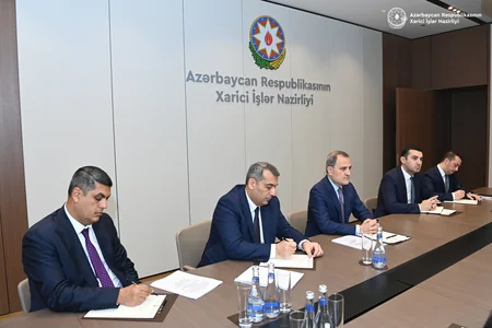 Ceyhun Bayramov pakistanlı həmkarını bölgədəki vəziyyət barədə məlumatlandırıb