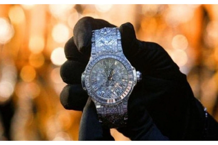 Bakıda avtomobildən 90 ədəd qol saatı oğurlanıb