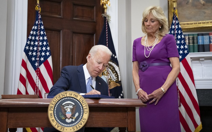 US first lady tests negative for COVID-19