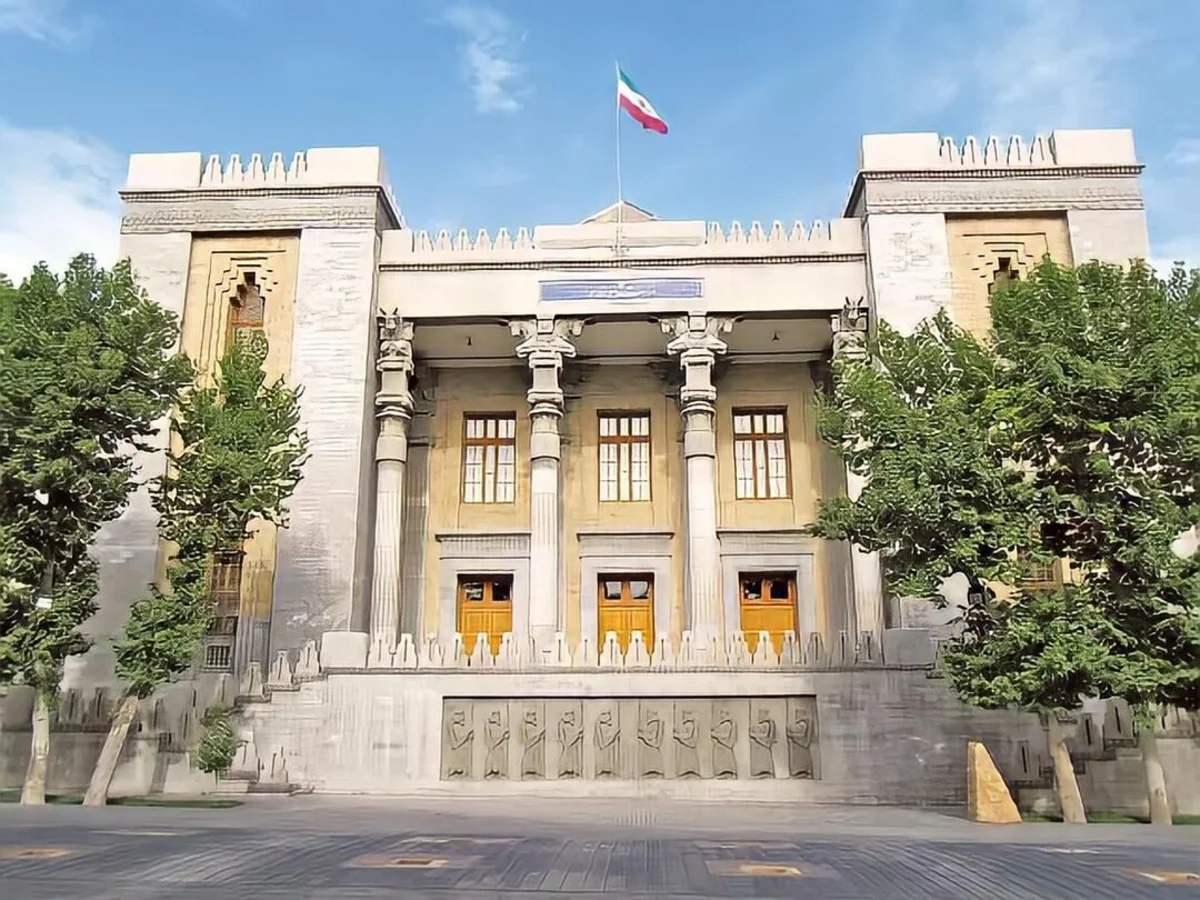 МИД Ирана осудил вмешательство Франции в дела страны