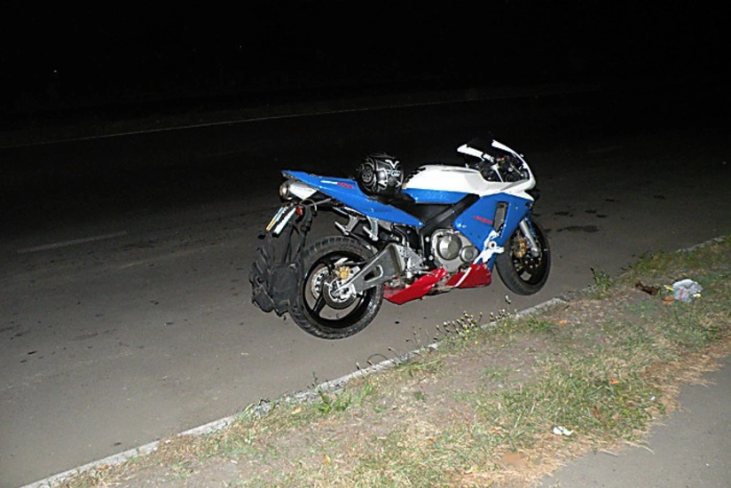 Salyanda motosiklet piyada qadınları vurub