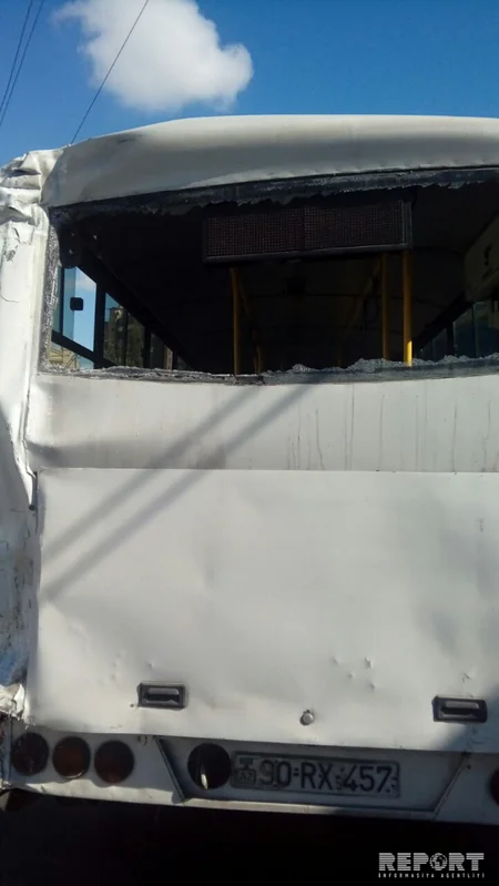 Bakıda iki marşrut avtobusu toqquşub, xəsarət alanlar var - FOTO