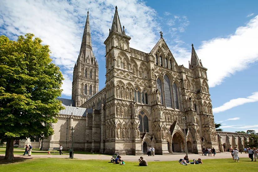 Собор в Солсбери переоборудовали в центр вакцинации от коронавируса