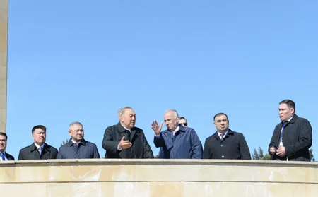 Nursultan Nazarbayev Bakıda Şəhidlər xiyabanını və Fəxri xiyabanı ziyarət edib - ƏLAVƏ OLUNUB