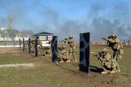 Министр обороны провел проверку частей и соединений на юге Азербайджана