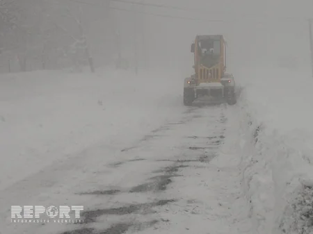 Qaxda bəzi yerlərdə qarın qalınlığı 90 sm-ə çatıb - FOTO