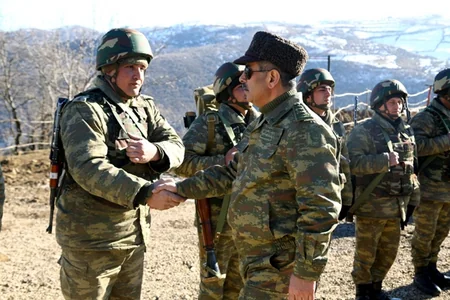Müdafiə naziri cəbhənin ön xəttində yerləşən bölmələrdə olub