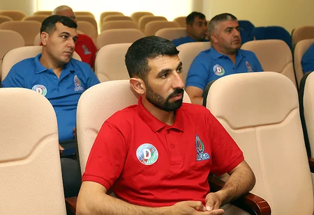 UEFA-nın D kateqoriyalı məşqçi kursları start götürüb