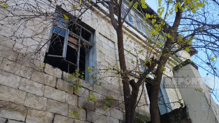 Kürdəmirdə üçmərtəbəli binanın bir hissəsi uçub, sakinlər təhlükə qarşısındadır