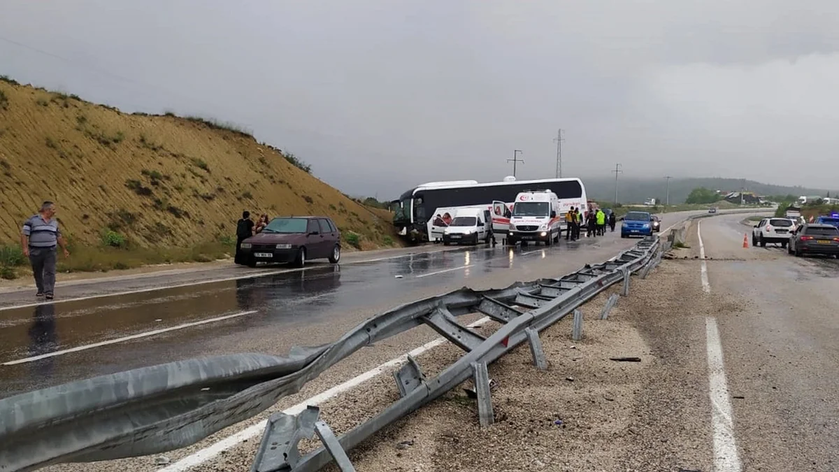 Türkiyədə avtobus dərəyə düşüb, yaralılar var