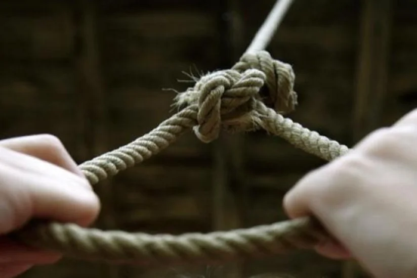 Yerevanda iki uşaq atası özünü asıb