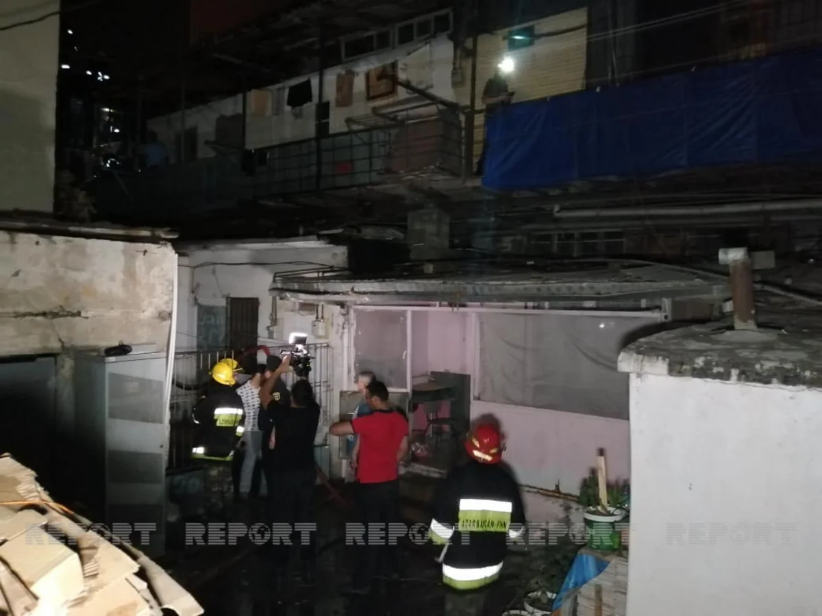 Bakıda ikimərtəbəli evdə yanğın söndürülüb