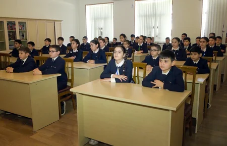 Naxçıvan Qarnizonu tam orta məktəbinin şagirdləri və onların müəllimlərinin mükafatlandırılması mərasimi keçirilib
