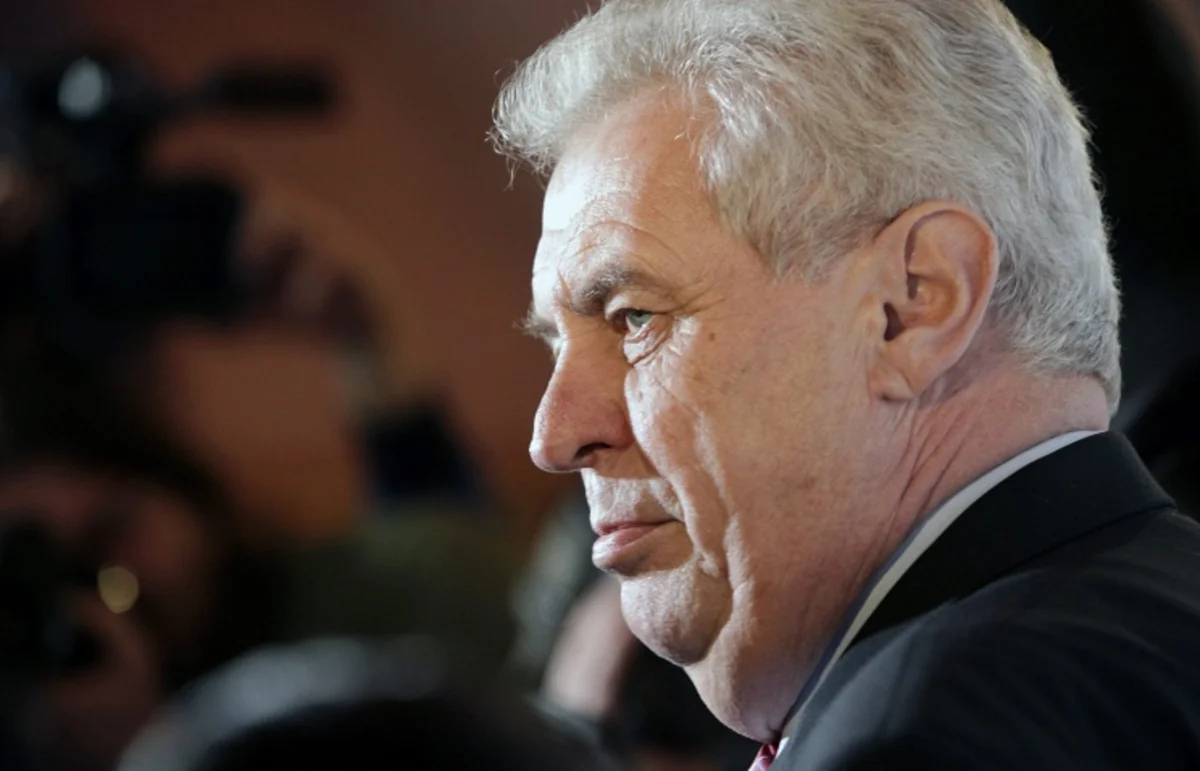 Мэрия Праги: Чехи, забросавшие яйцами президента страны, не нарушили закон