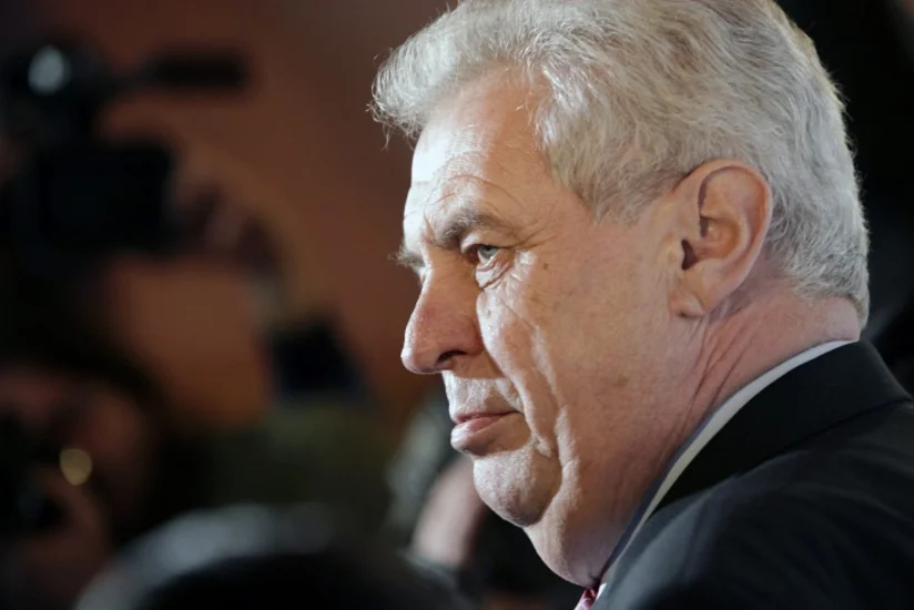 Мэрия Праги: Чехи, забросавшие яйцами президента страны, не нарушили закон
