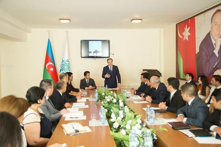 Niyazi Bayramov YAP Gəncə şəhər təşkilatının məsul işçiləri və partiya fəalları ilə görüşüb