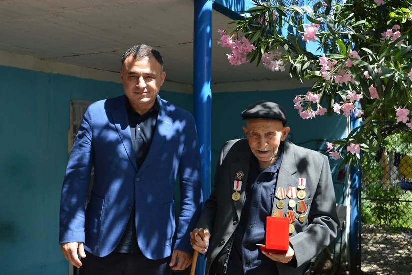 Gürcüstan prezidenti azərbaycanlı veteranları təbrik edib