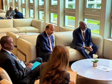 İdris İsayev Cibutinin təhsil naziri ilə görüşüb