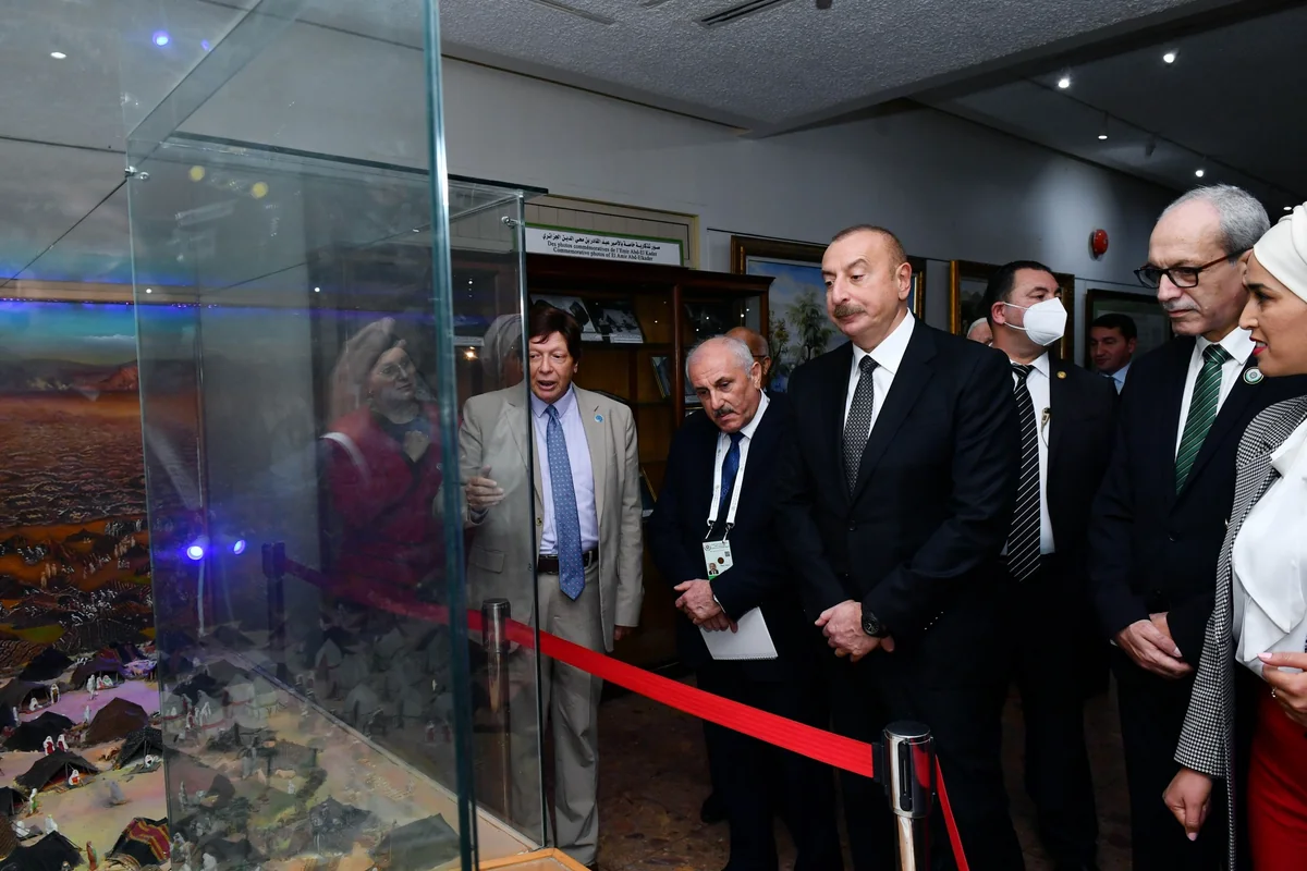 Prezident İlham Əliyev Əlcəzairdə Şəhidlər abidəsini və Milli Mücahidlər Muzeyini ziyarət edib - YENİLƏNİB-3