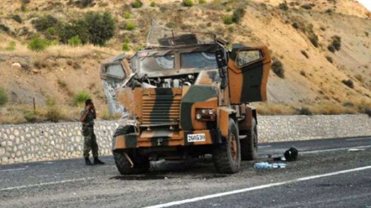 PKK terrorçuları Türkiyədə zirehli maşın partladıb: 8 hərbçi yaralanıb