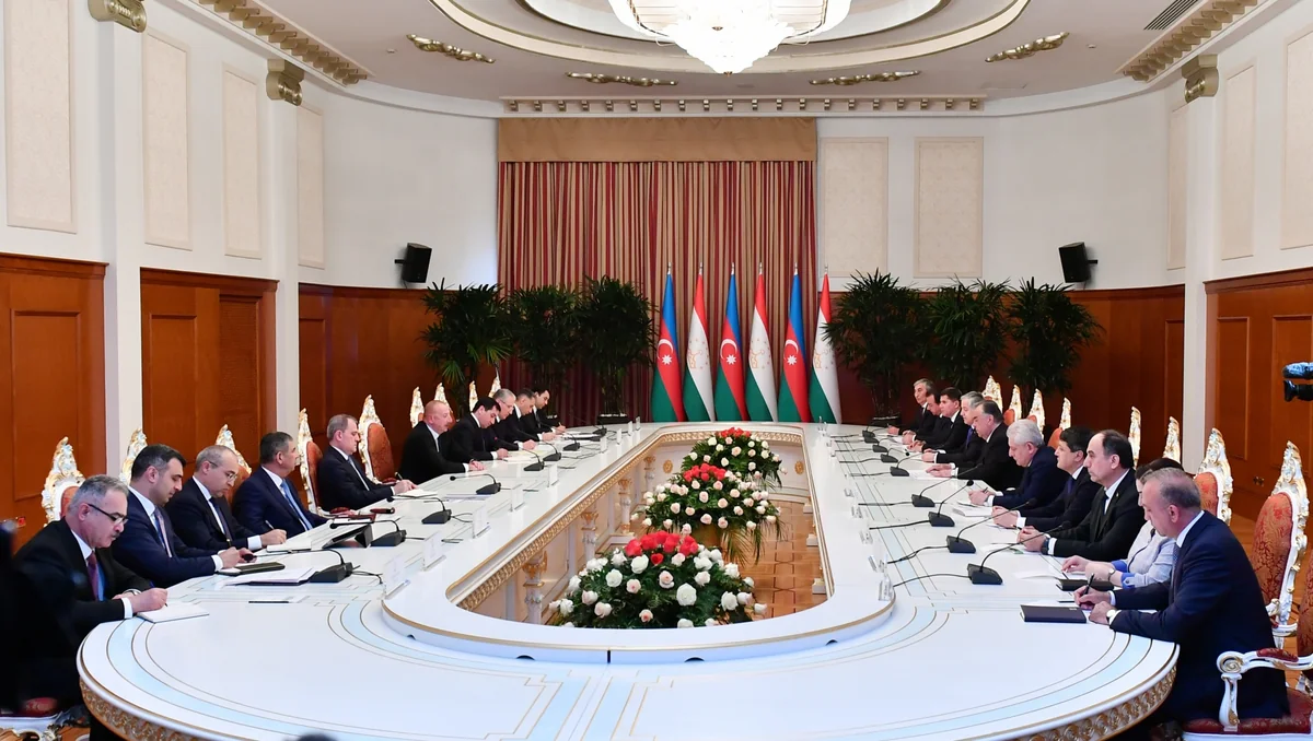 Presidents of Azerbaijan and Tajikistan hold expanded meeting