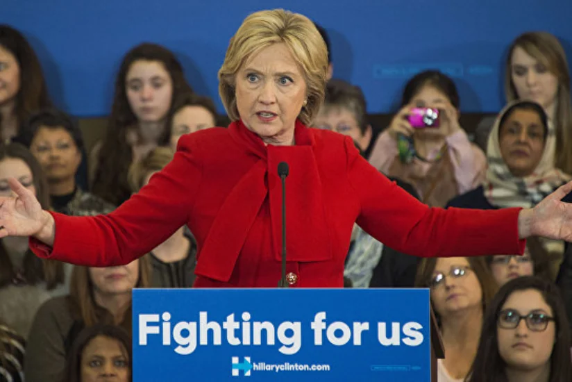 Klinton milli təhlükəsizlik məsələləri üzrə ilk brifinqində iştirak edib