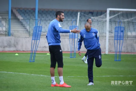 ​Azərbaycan millisi İsmət Qayıbov adına Bakıxanov qəsəbə stadionunda məşq edib - FOTO
