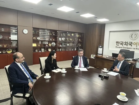 Səfir Koreya universitetinin rektoru ilə iki ölkənin ali təhsil ocaqları arasında əməkdaşlığı müzakirə edib