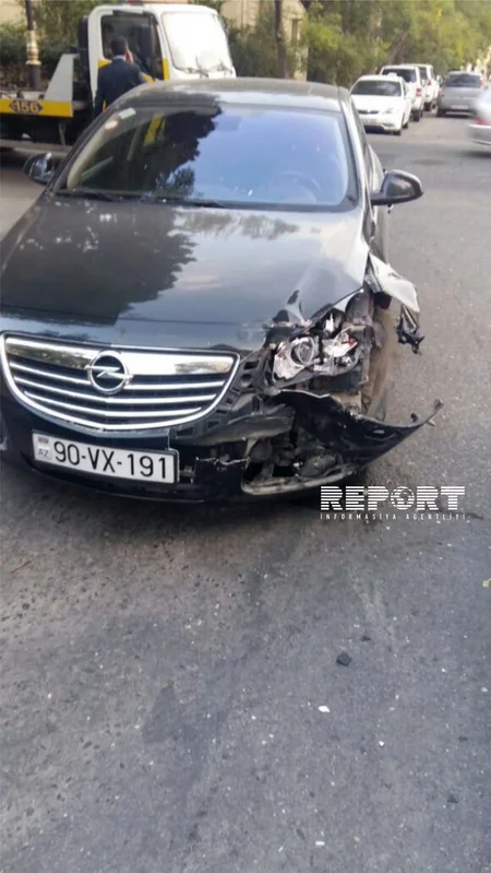 Bakıda London taksisi qəza törədib - FOTO