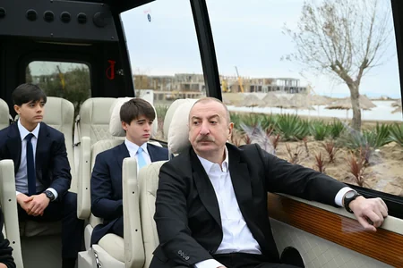 İlham Əliyev və Mehriban Əliyeva “Sea Breeze” istirahət mərkəzinin ərazisində layihələrlə tanış olublar - YENİLƏNİB