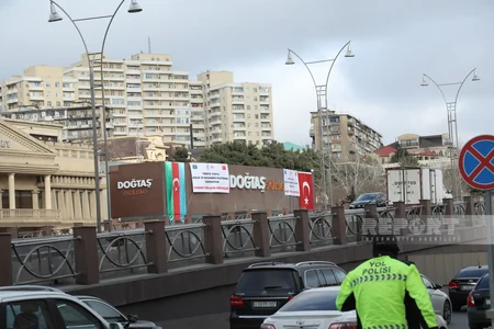 Bakıda Türkiyədə zəlzələdən zərərçəkənlərə yardım toplanılır - VİDEO