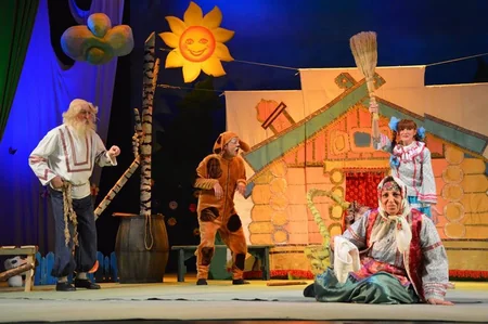 Gənc Tamaşaçılar Teatrı bayram tamaşasına hazırlaşır