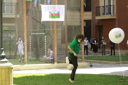Azərbaycanın tanınmış idmançısı Olimpiya günündə iştirak edib