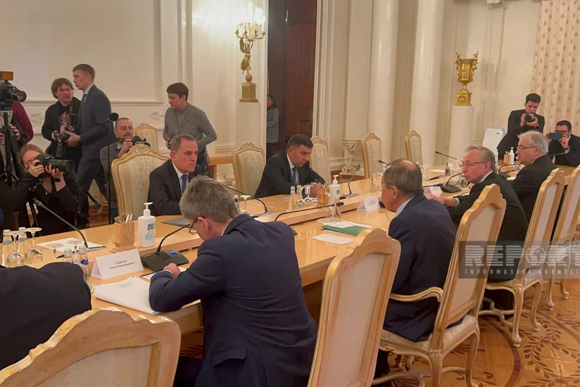 Встреча глав МИД Азербайджана и России проходит в Москве