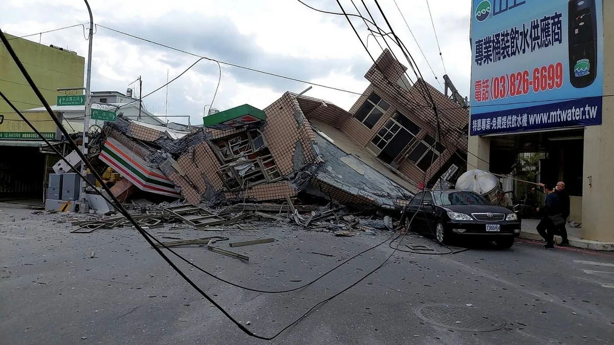 Nearly 1,000 may be trapped in park in Taiwan following earthquake