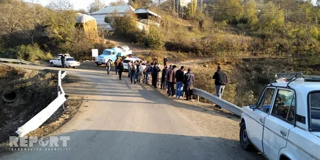 Tovuzda avtomobil dərəyə aşıb, yaralananlar var - FOTO - YENİLƏNİB