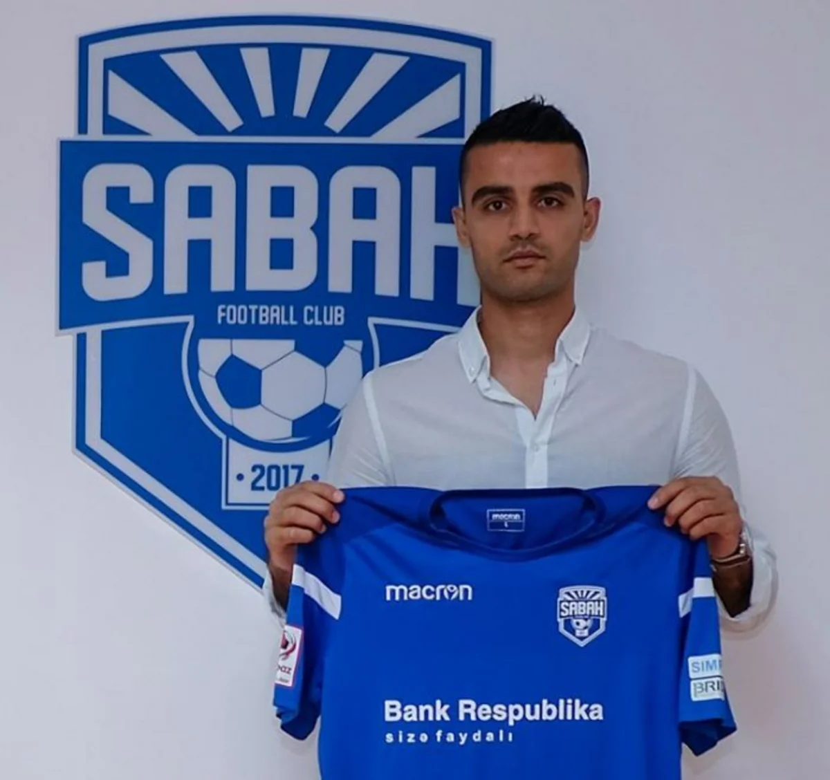 Sabah Ruslan Abışovla iki illik müqavilə imzalayıb