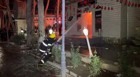 FHN: Xırdalanda iaşə obyektindəki yanğına görə binada yaşayan 45 sakin təxliyə edilib – YENİLƏNİB-4 - VİDEO
