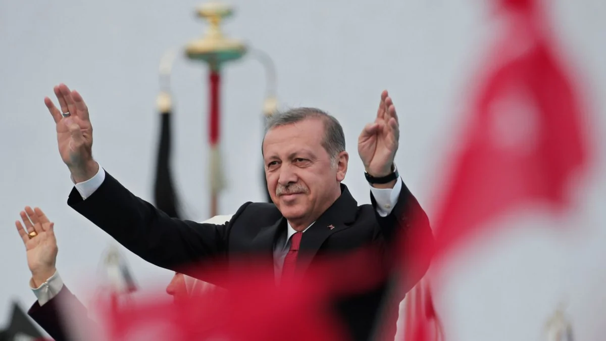Ərdoğan İstanbulda uşağın xəsarət alması səbəbindən qələbə nitqini ertələyib
