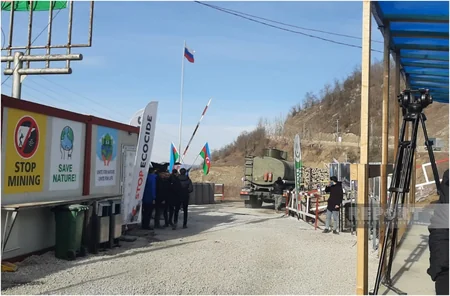 Total of 30 vehicles of peacekeepers move freely through Khankandi-Lachin road