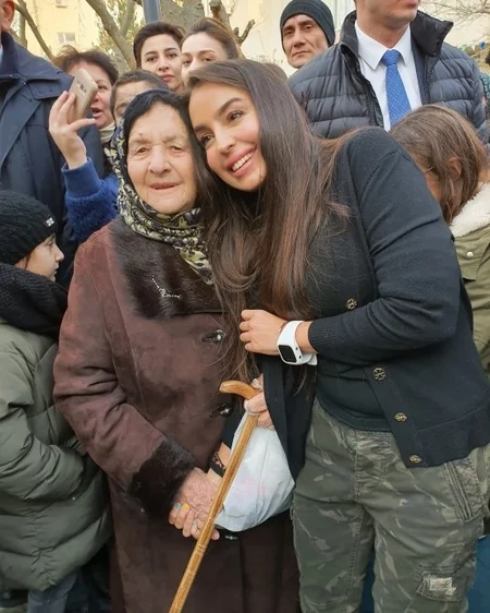 Leyla Əliyeva Səbail rayonunda abadlaşdırılan həyətin açılışında iştirak edib