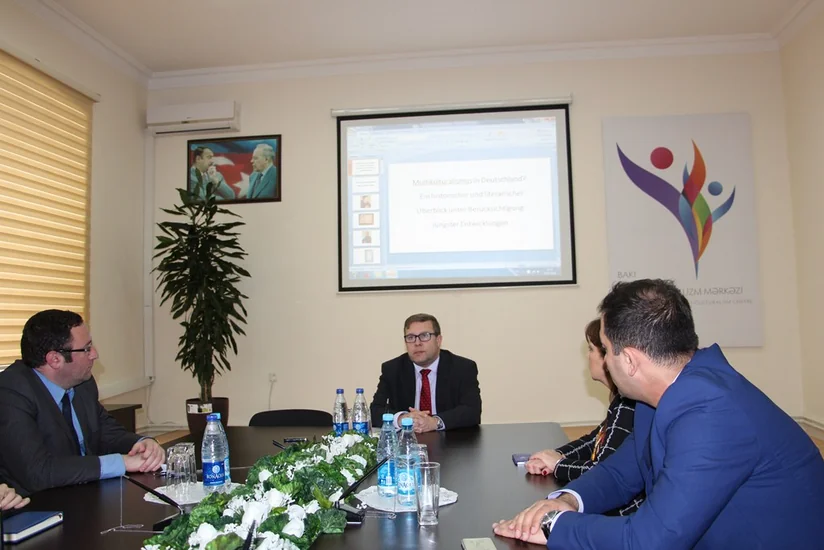 ​Almaniyalı professor Bakı Beynəlxalq Multikulturalizm Mərkəzində mühazirə oxuyub