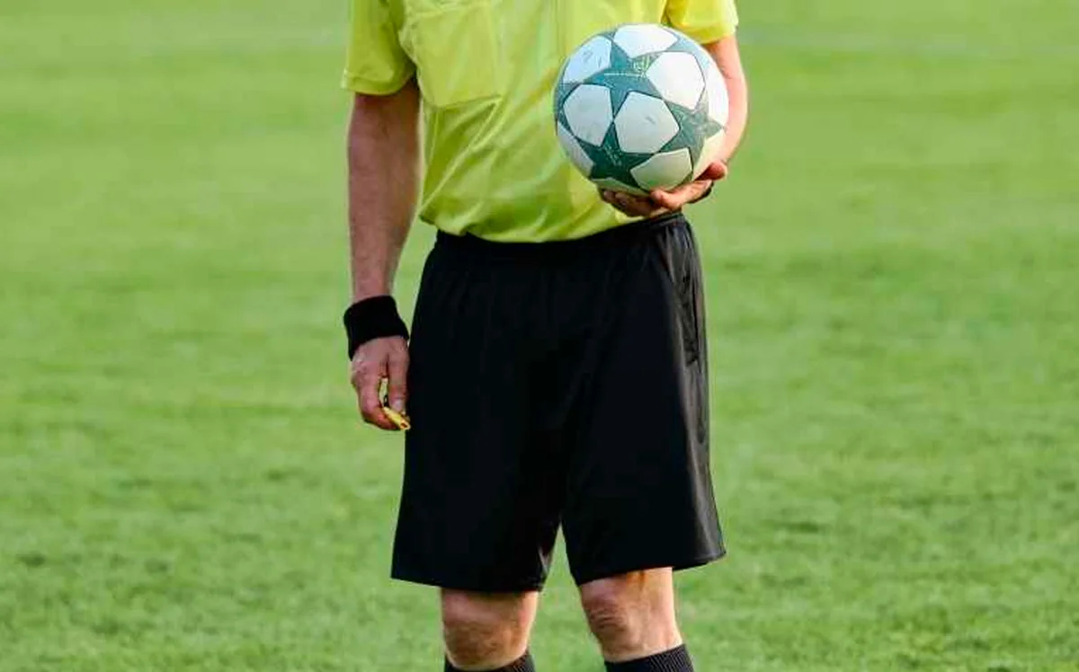 İtaliyalı hakim futboldan iki il müddətinə uzaqlaşdırılıb