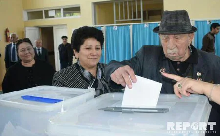 Qazaxda 100 yaşlı seçici səs verib