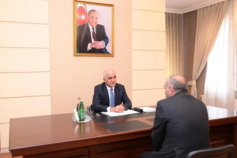 İqtisadiyyat naziri Bərdədə vətəndaşları qəbul edib