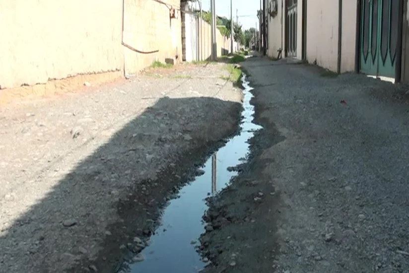 Kürdəmirin mərkəzində antisanitariya: sakinlər kanalizasiya probleminin həllini gözləyir - REPORTAJ